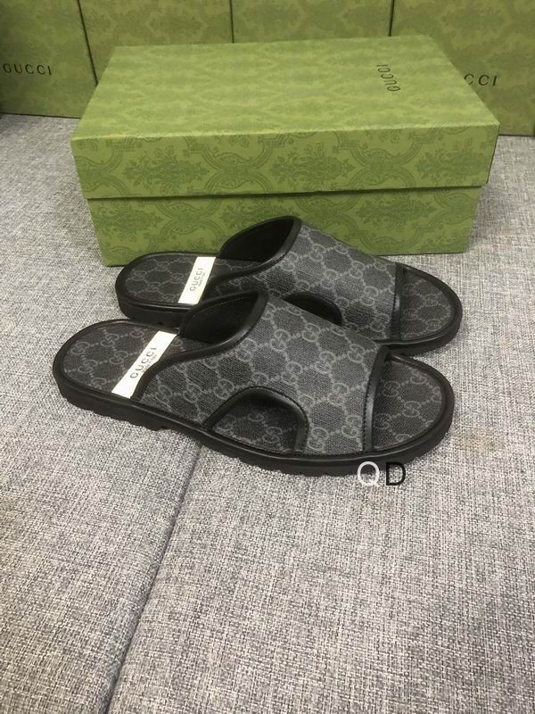 Gucci Men's Slippers 96